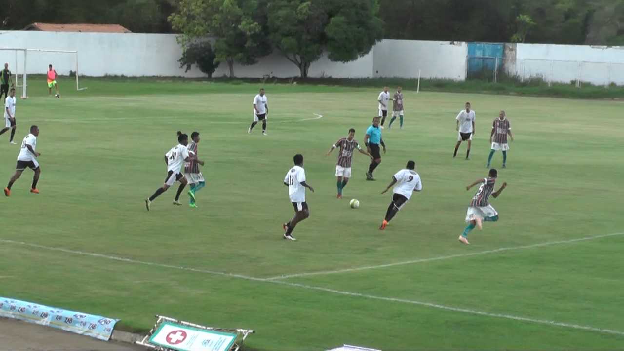 Camacã: Prefeito entrega Estádio reformado na abertura do Campeonato Amador 2019
